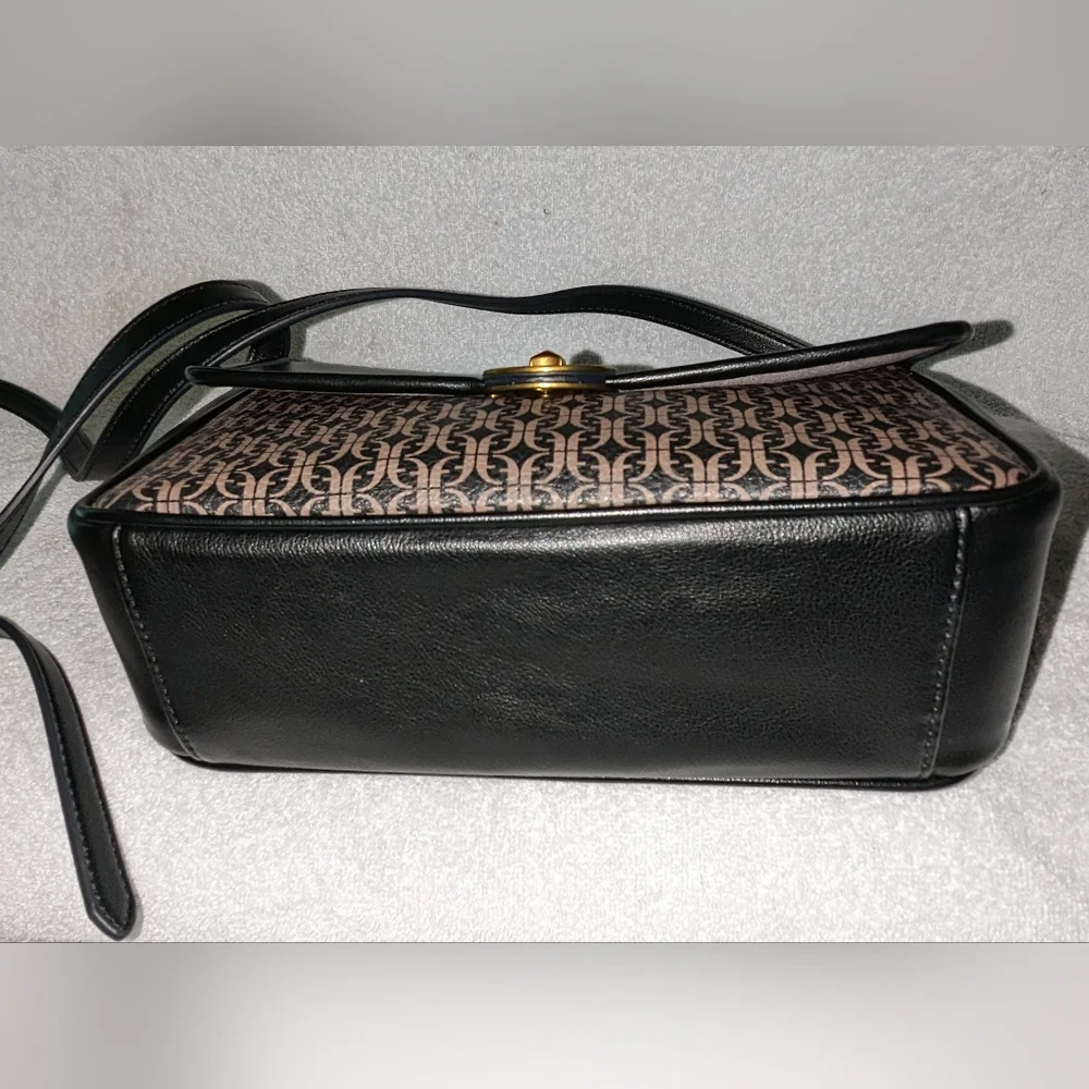 Fossil women's Jasmine flap crossbody bag.